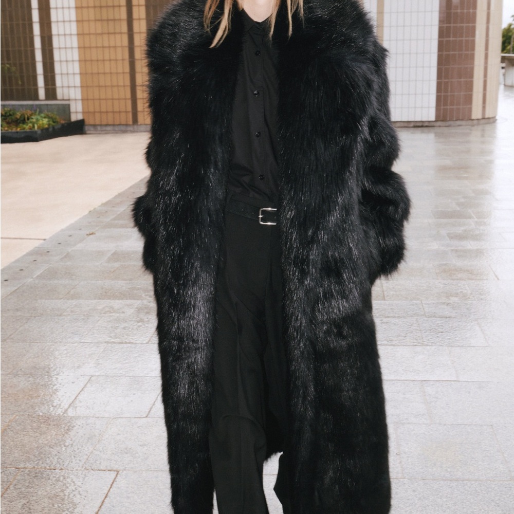 The Frankie Shop Joan Black Faux Fur Collar Coat NWT - Picture 3 of 5